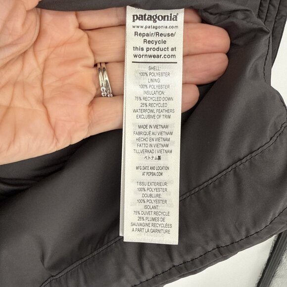 New Patagonia Women's Size Large Black Silent Down Puffer Jacket Coat 27935 NWT - Picture 9 of 10